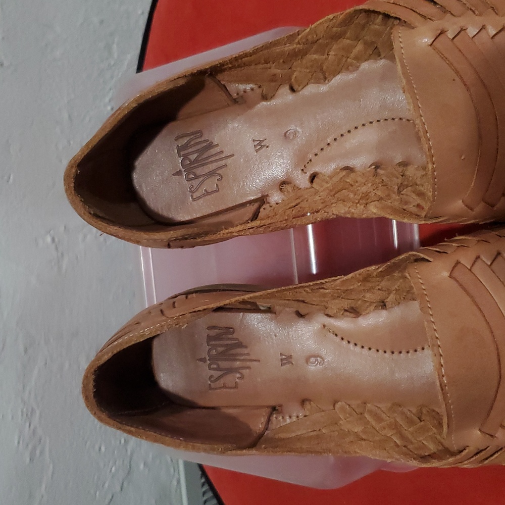 Elegant Tan Leather Loafers - Picture 4 of 11